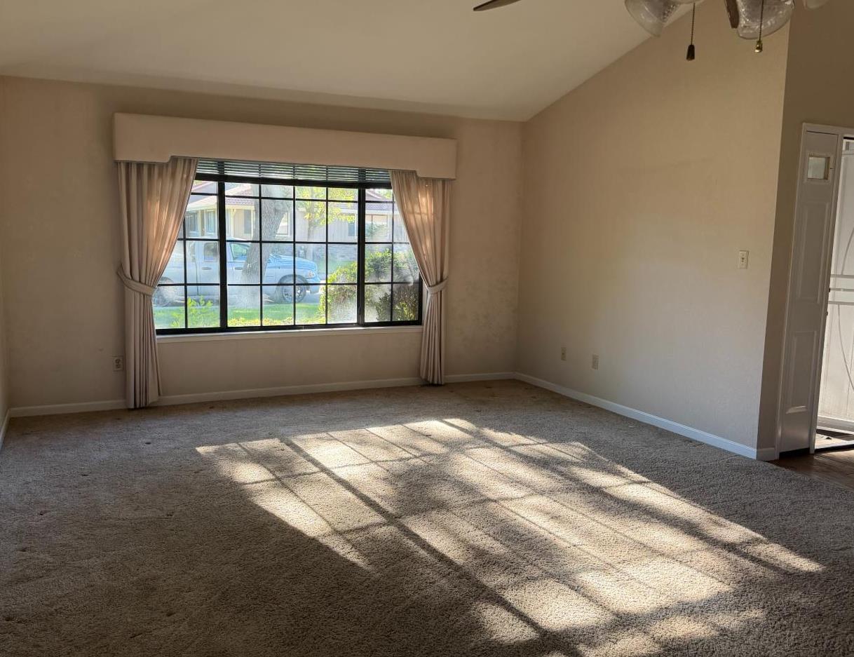 575 Amberina Dr, Patterson, CA 95363