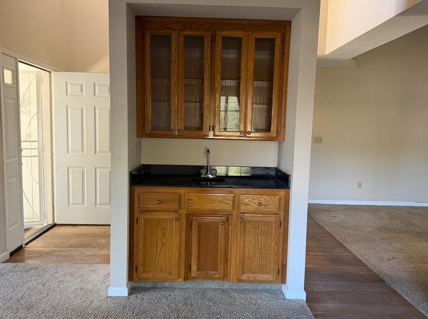 575 Amberina Dr, Patterson, CA 95363