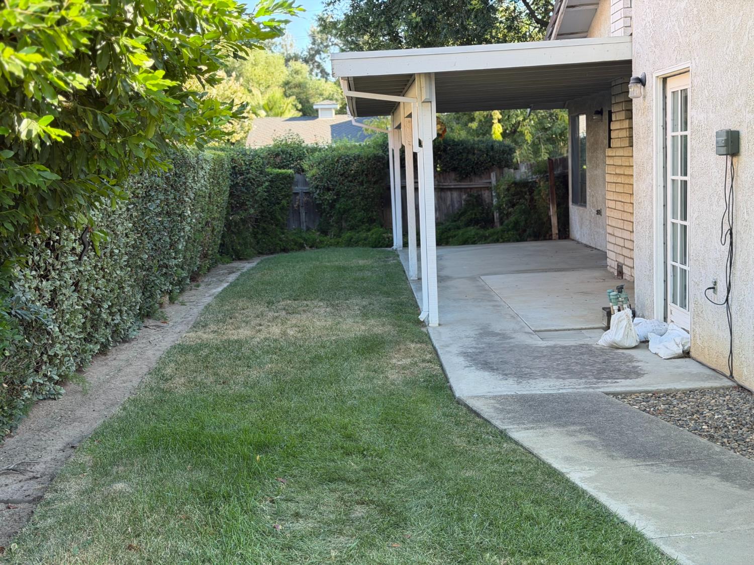 575 Amberina Dr, Patterson, CA 95363