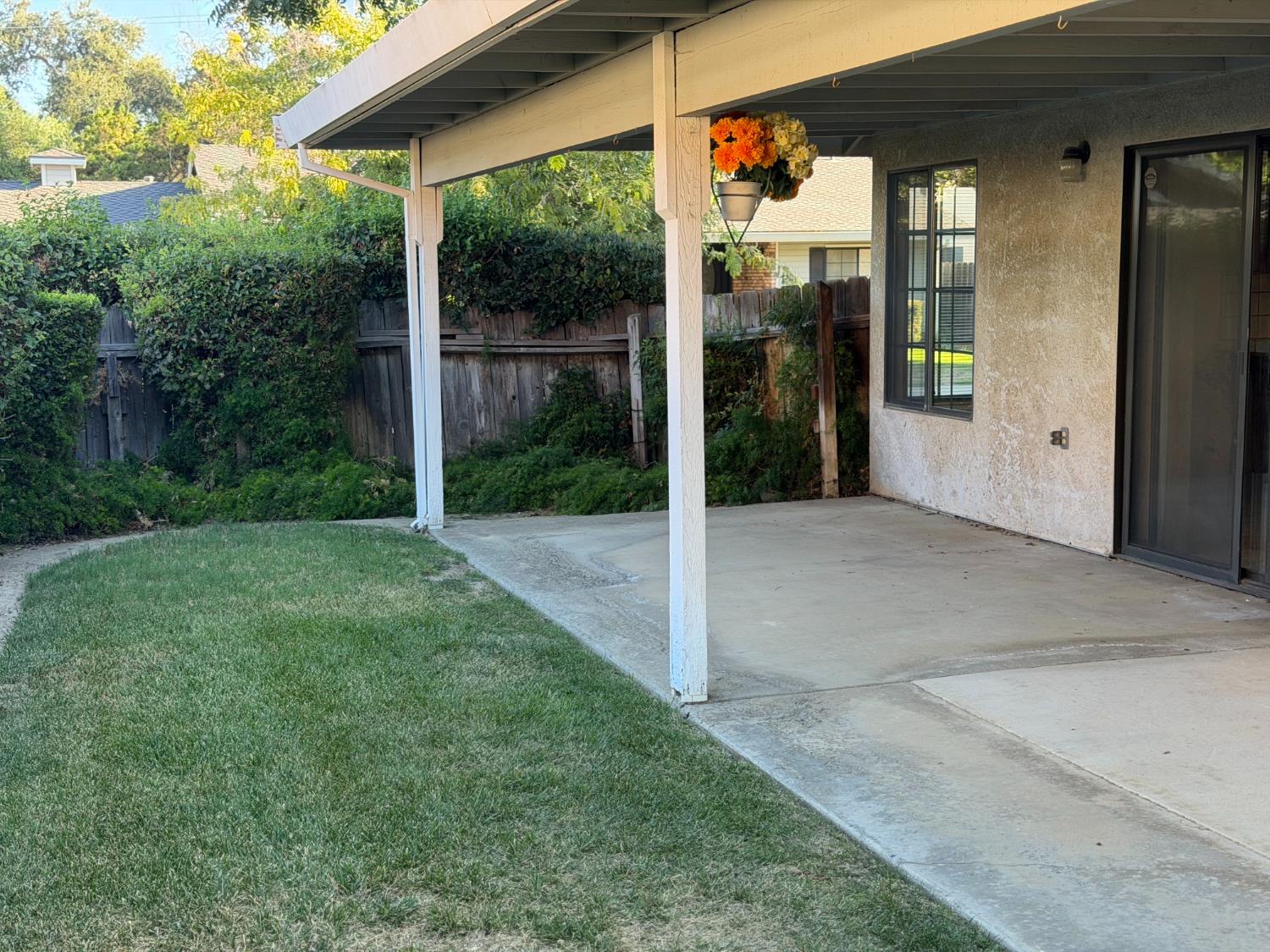575 Amberina Dr, Patterson, CA 95363