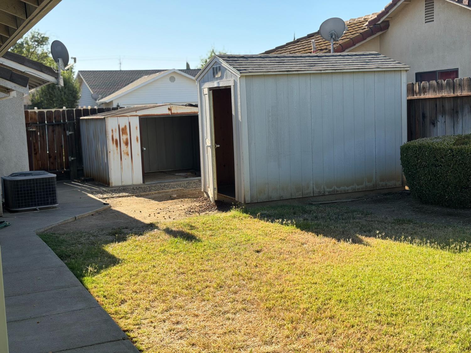 575 Amberina Dr, Patterson, CA 95363