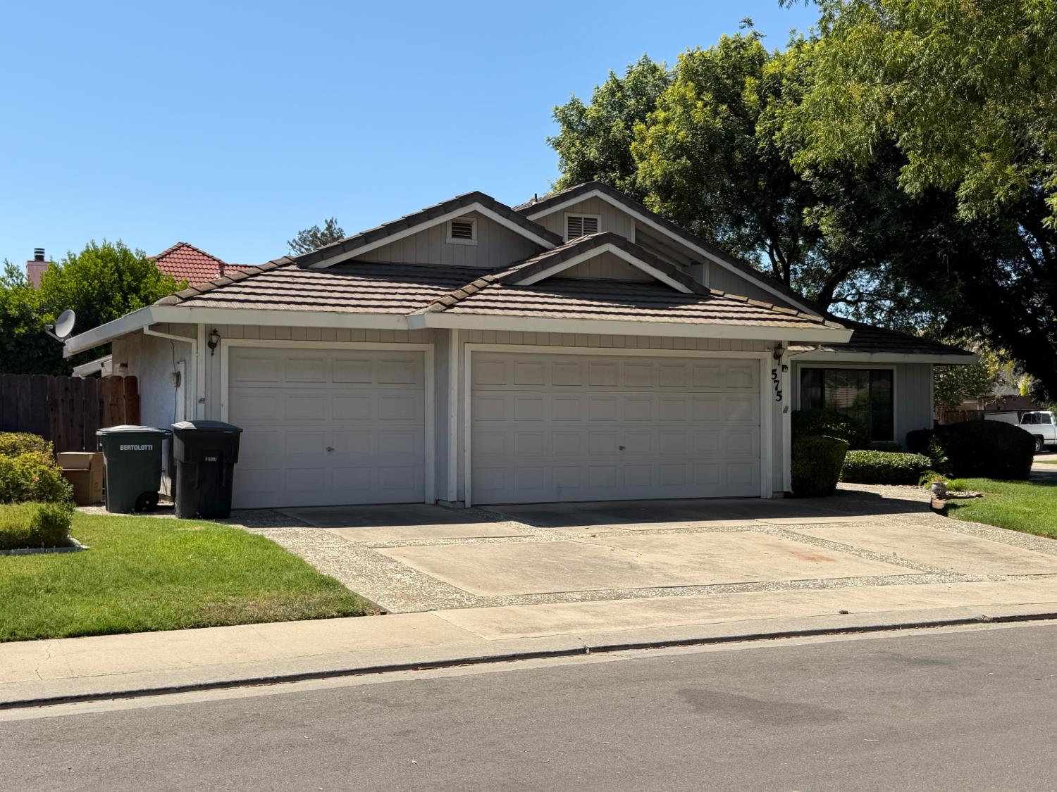 575 Amberina Dr, Patterson, CA 95363