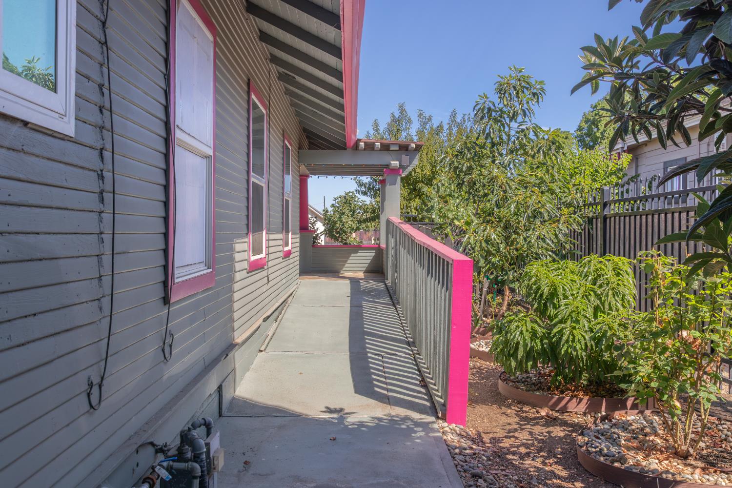 619 W F St, Oakdale, CA 95361