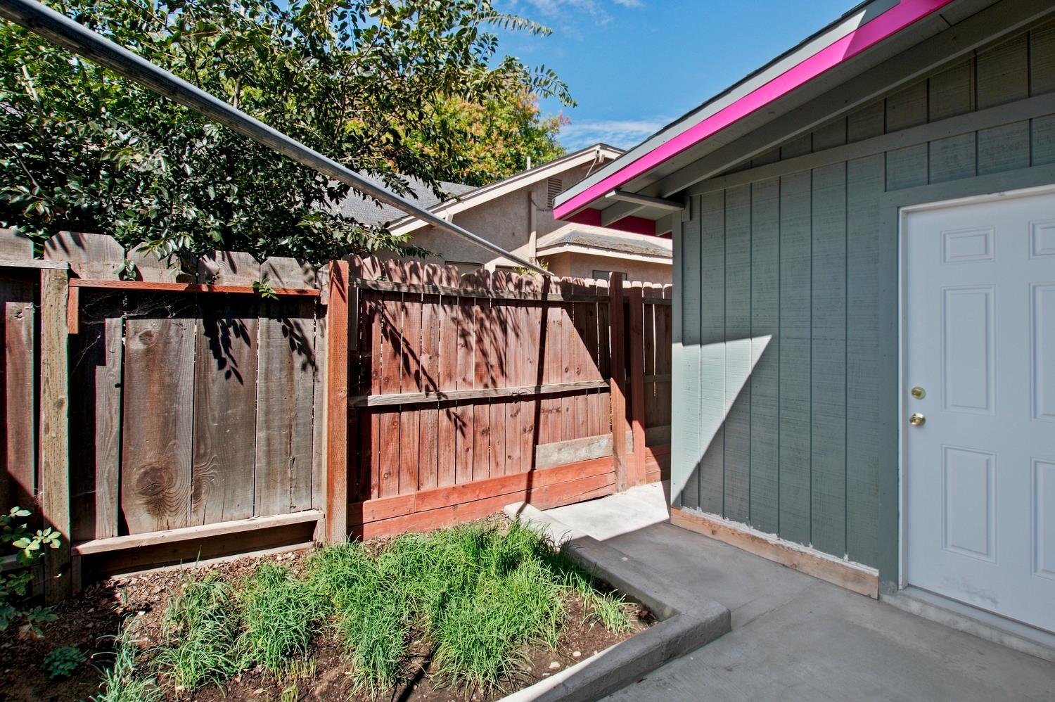 619 W F St, Oakdale, CA 95361