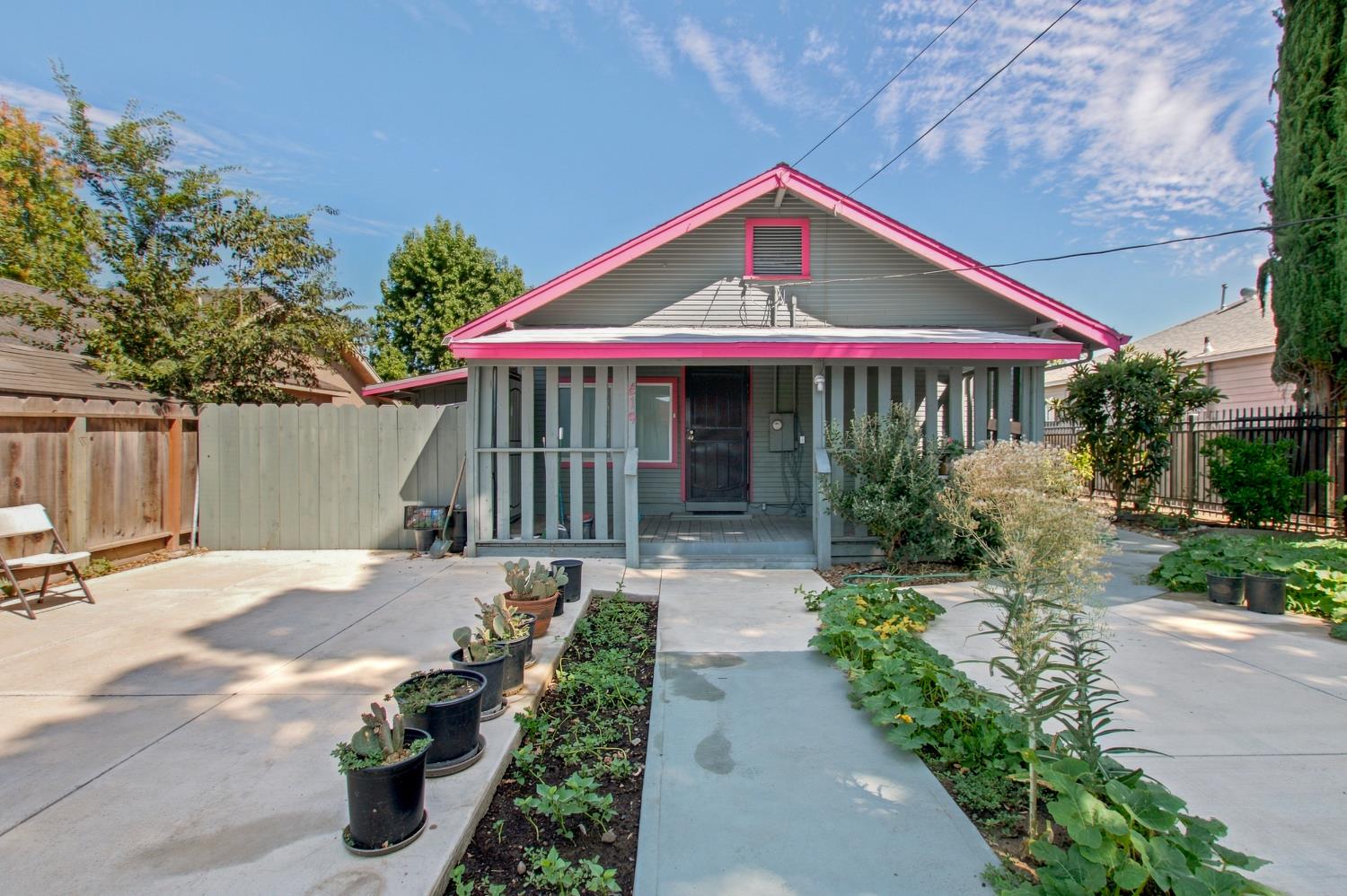 619 W F St, Oakdale, CA 95361