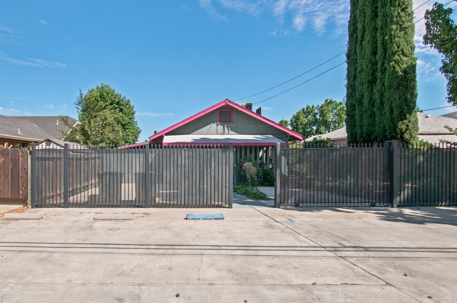619 W F St, Oakdale, CA 95361