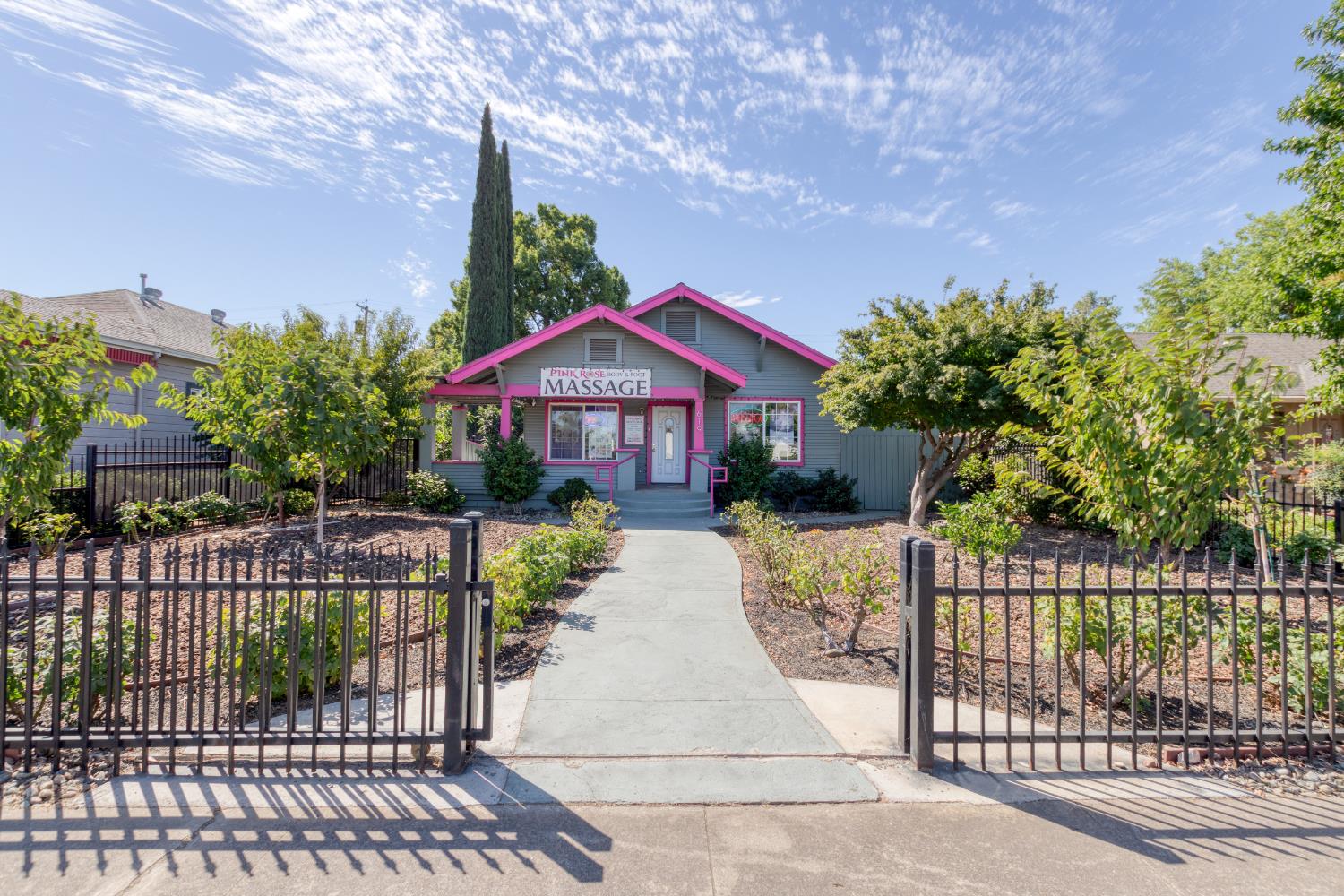 619 W F St, Oakdale, CA 95361