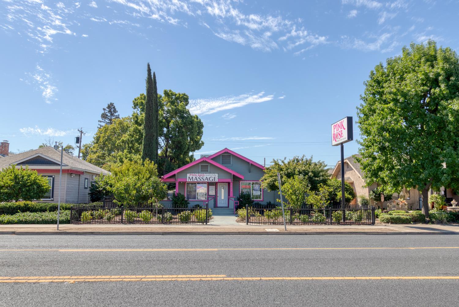619 W F St, Oakdale, CA 95361