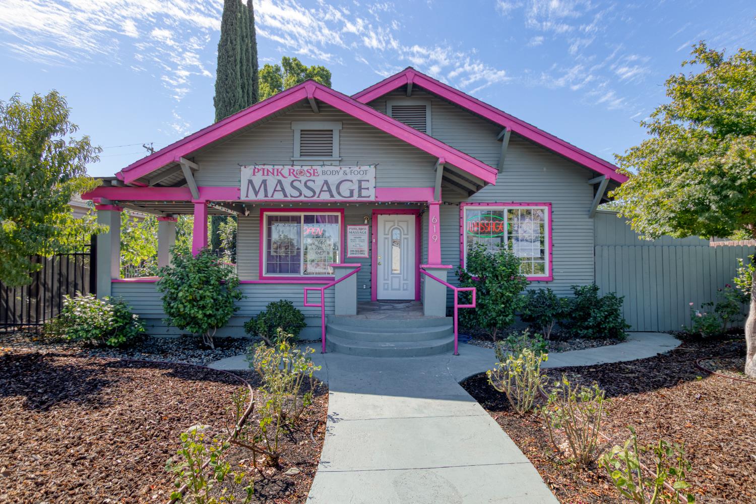 619 W F St, Oakdale, CA 95361