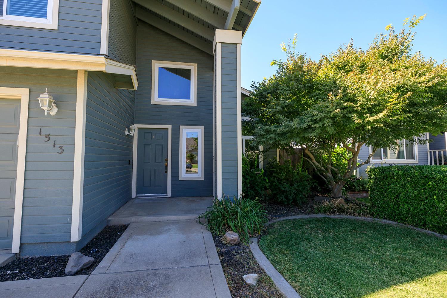 1513 Ullrey Ave, Escalon, CA 95320