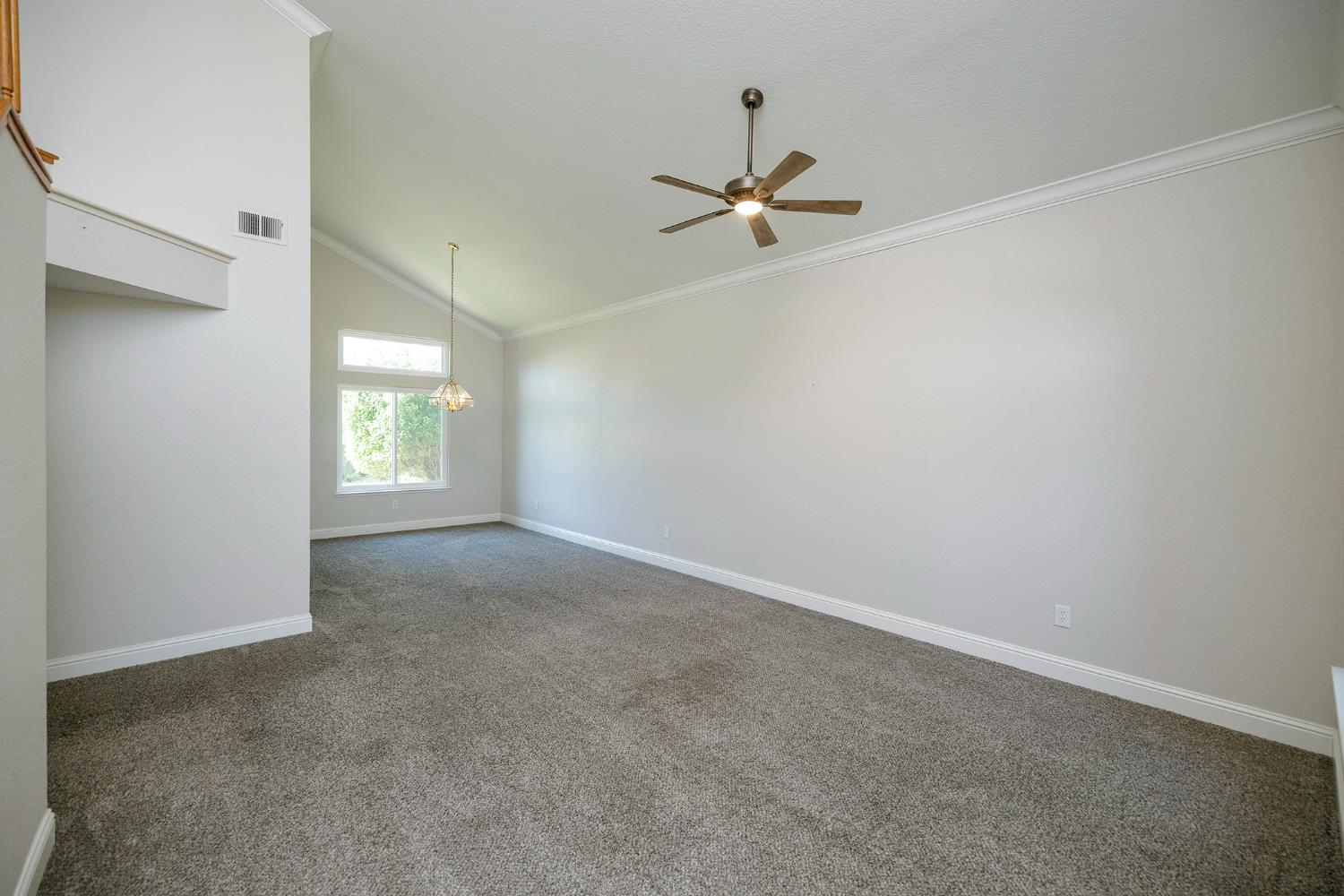 1513 Ullrey Ave, Escalon, CA 95320