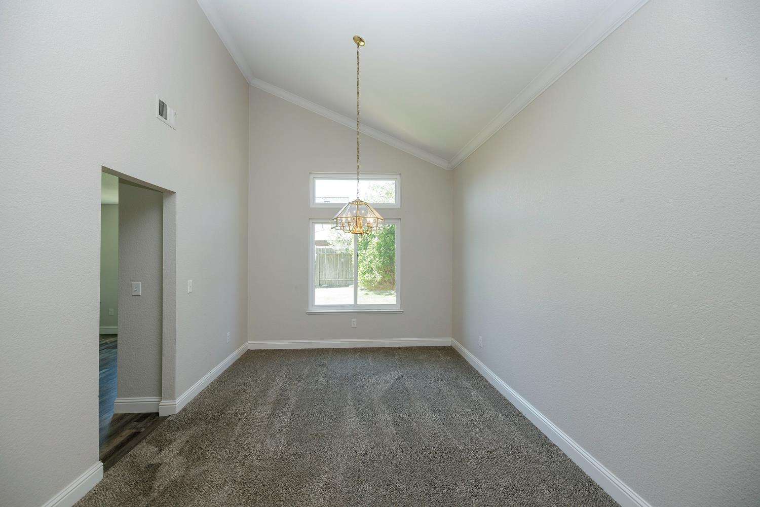 1513 Ullrey Ave, Escalon, CA 95320