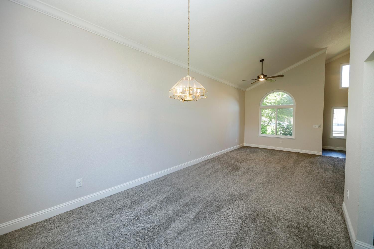1513 Ullrey Ave, Escalon, CA 95320