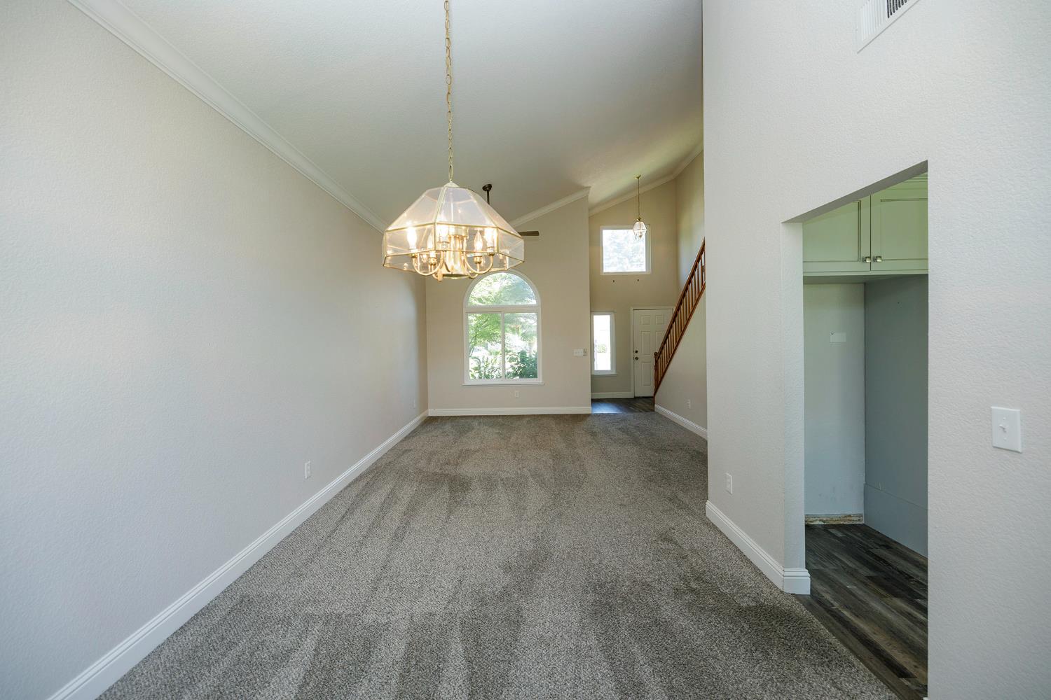 1513 Ullrey Ave, Escalon, CA 95320