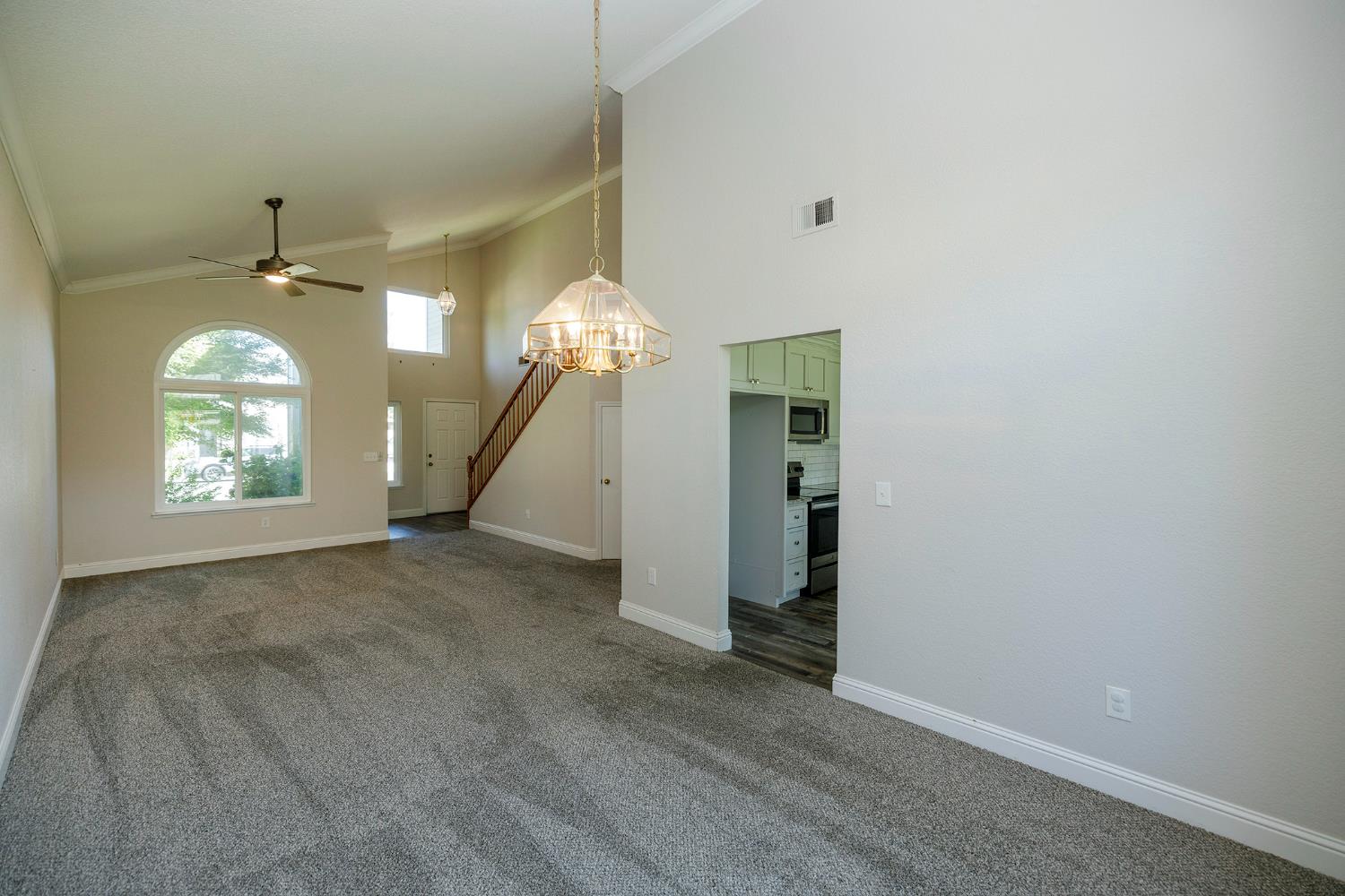 1513 Ullrey Ave, Escalon, CA 95320