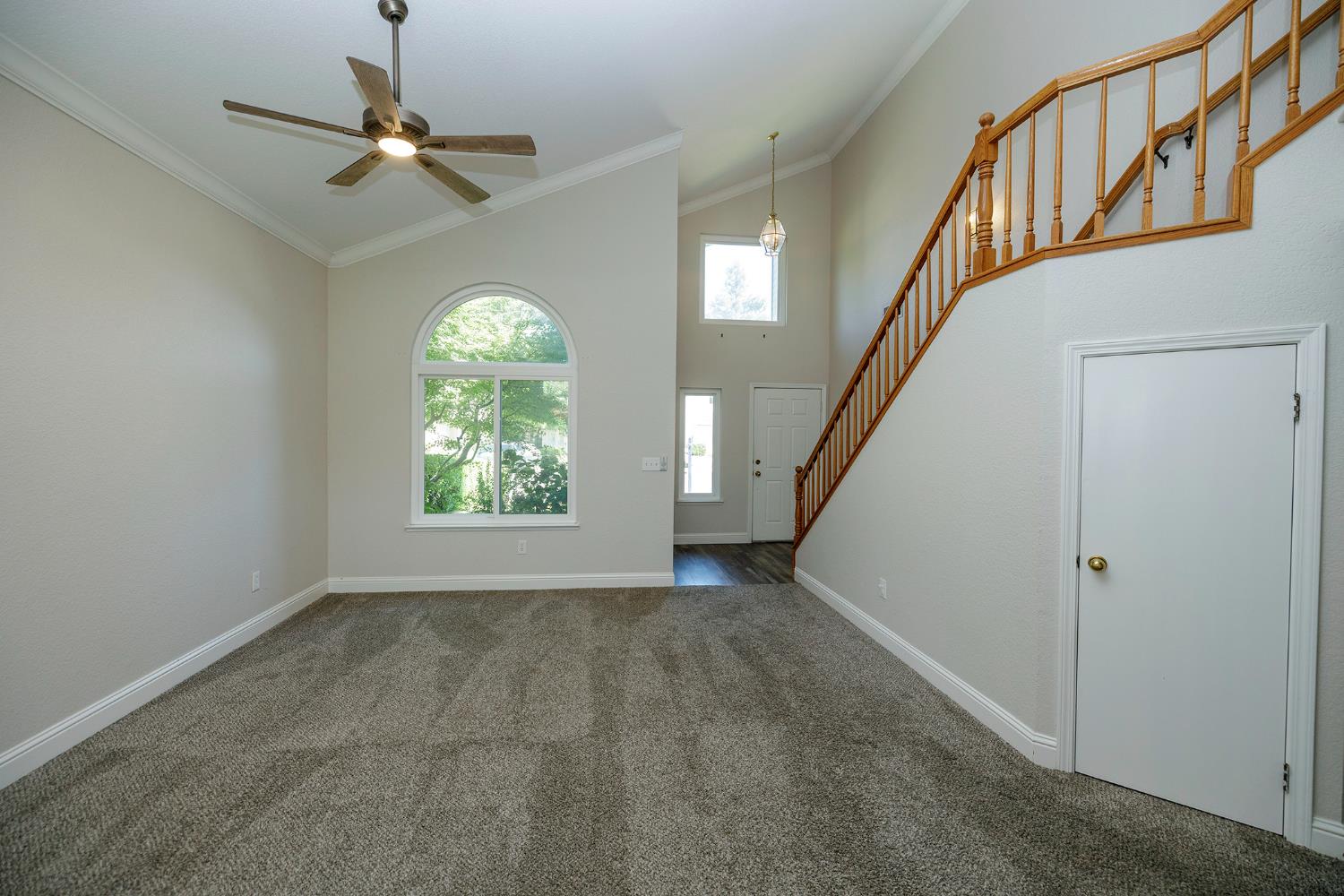 1513 Ullrey Ave, Escalon, CA 95320