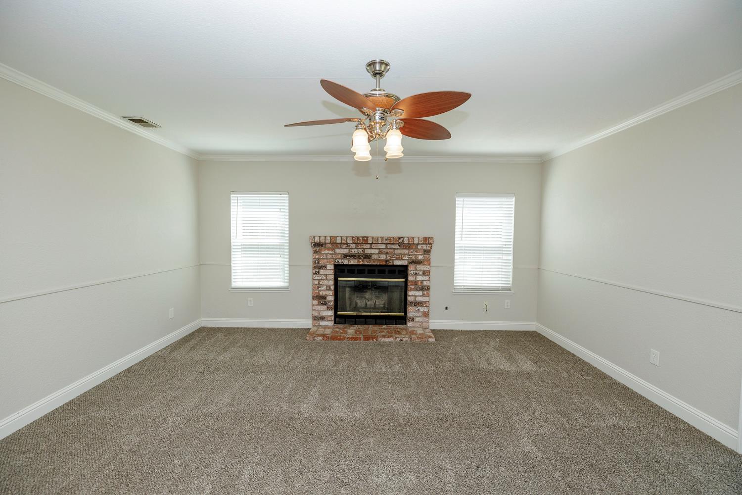 1513 Ullrey Ave, Escalon, CA 95320