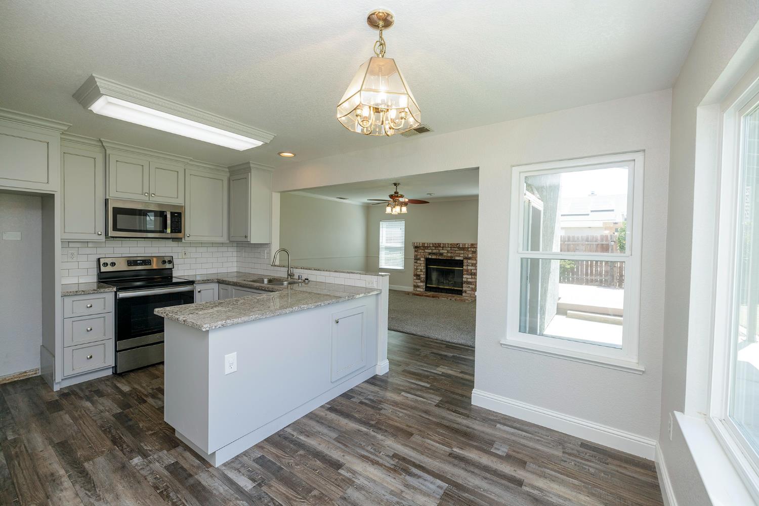 1513 Ullrey Ave, Escalon, CA 95320