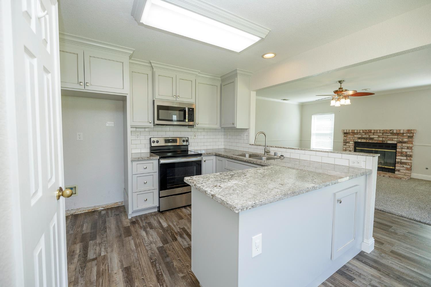 1513 Ullrey Ave, Escalon, CA 95320
