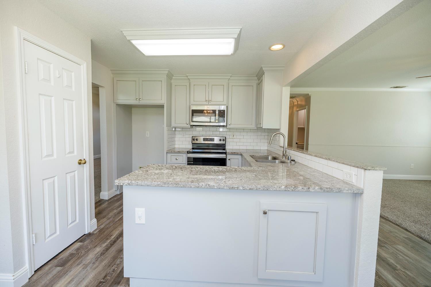 1513 Ullrey Ave, Escalon, CA 95320