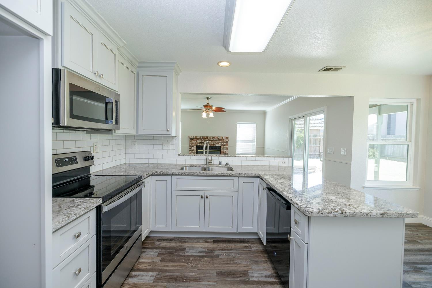 1513 Ullrey Ave, Escalon, CA 95320
