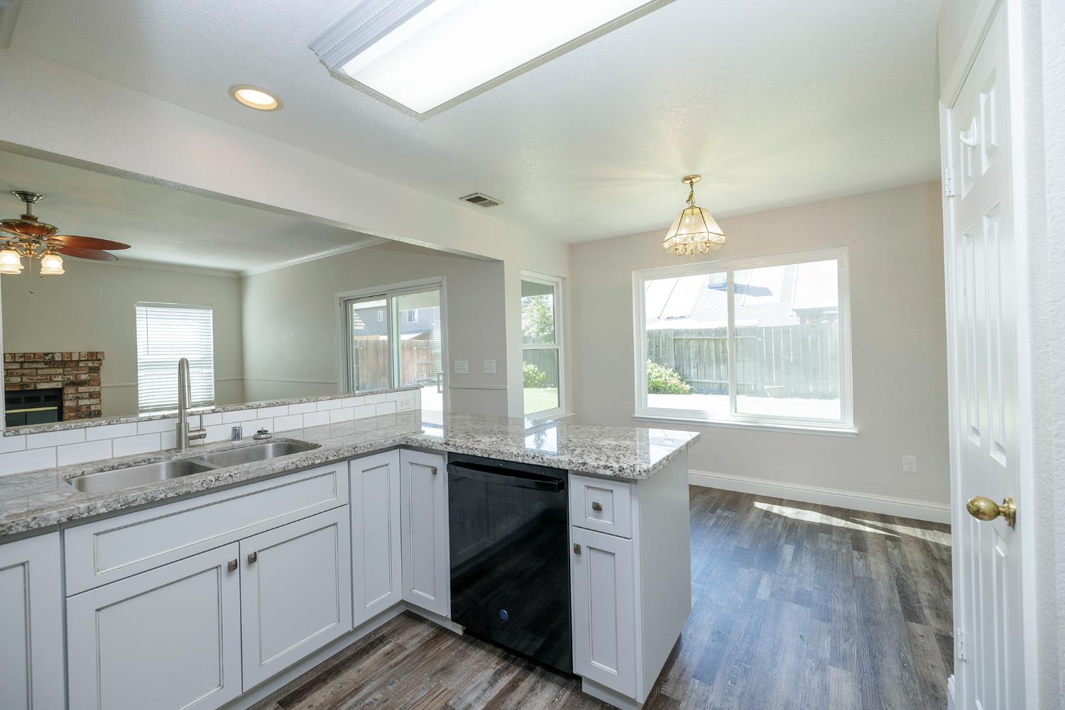1513 Ullrey Ave, Escalon, CA 95320