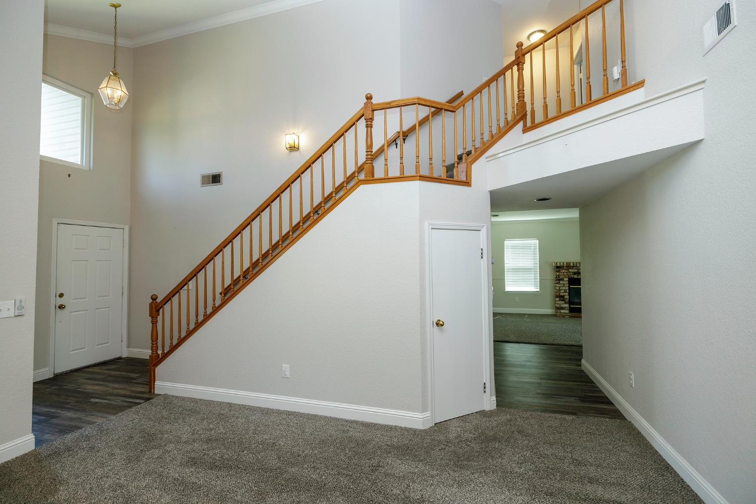 1513 Ullrey Ave, Escalon, CA 95320