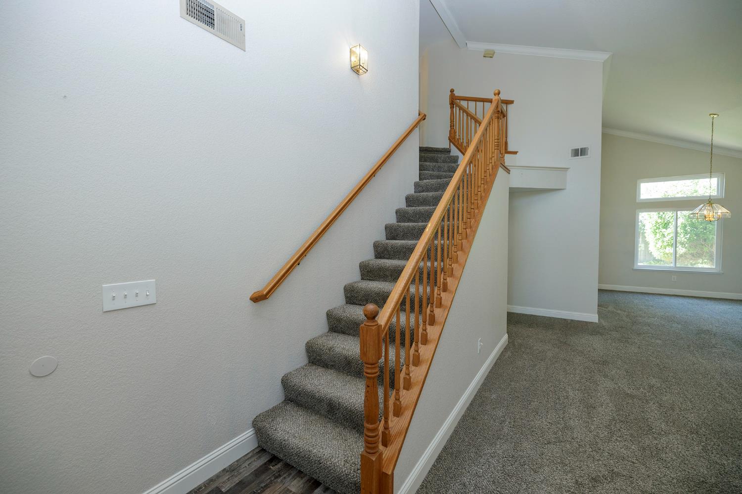 1513 Ullrey Ave, Escalon, CA 95320