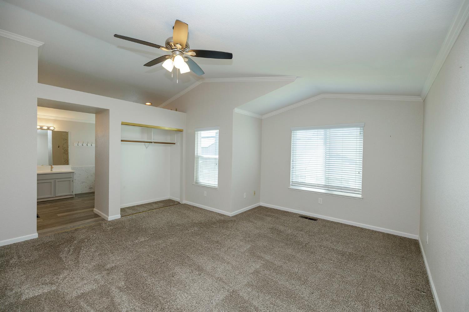 1513 Ullrey Ave, Escalon, CA 95320