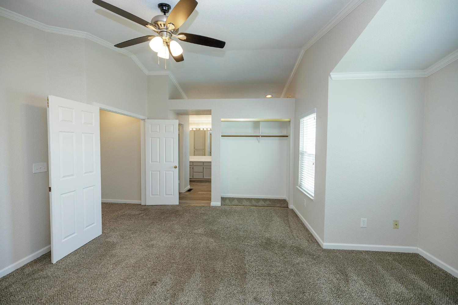 1513 Ullrey Ave, Escalon, CA 95320