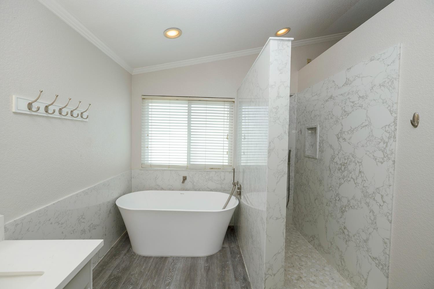 1513 Ullrey Ave, Escalon, CA 95320