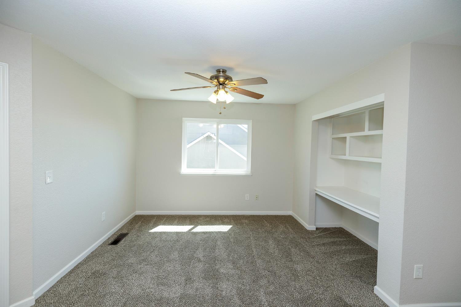 1513 Ullrey Ave, Escalon, CA 95320