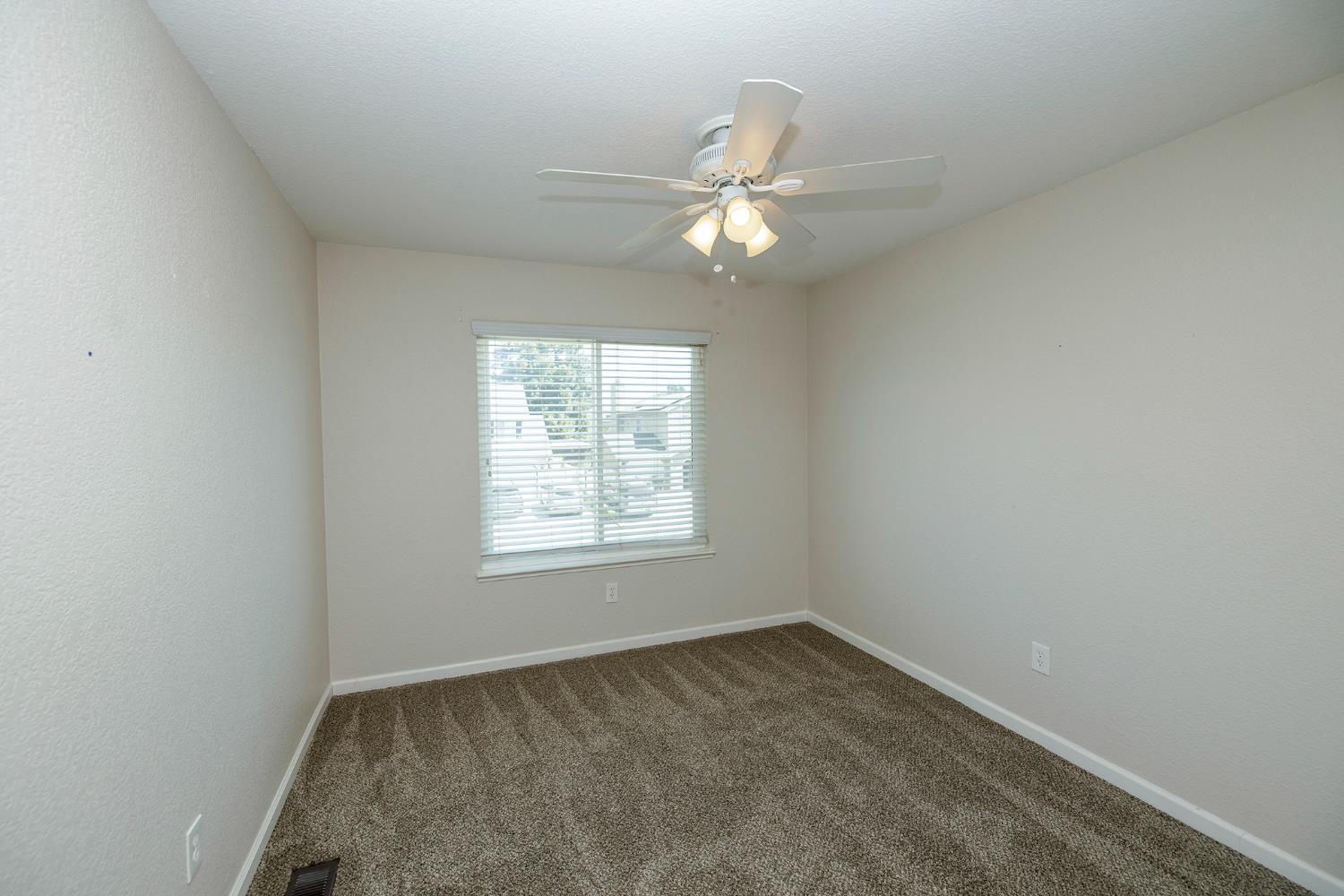 1513 Ullrey Ave, Escalon, CA 95320