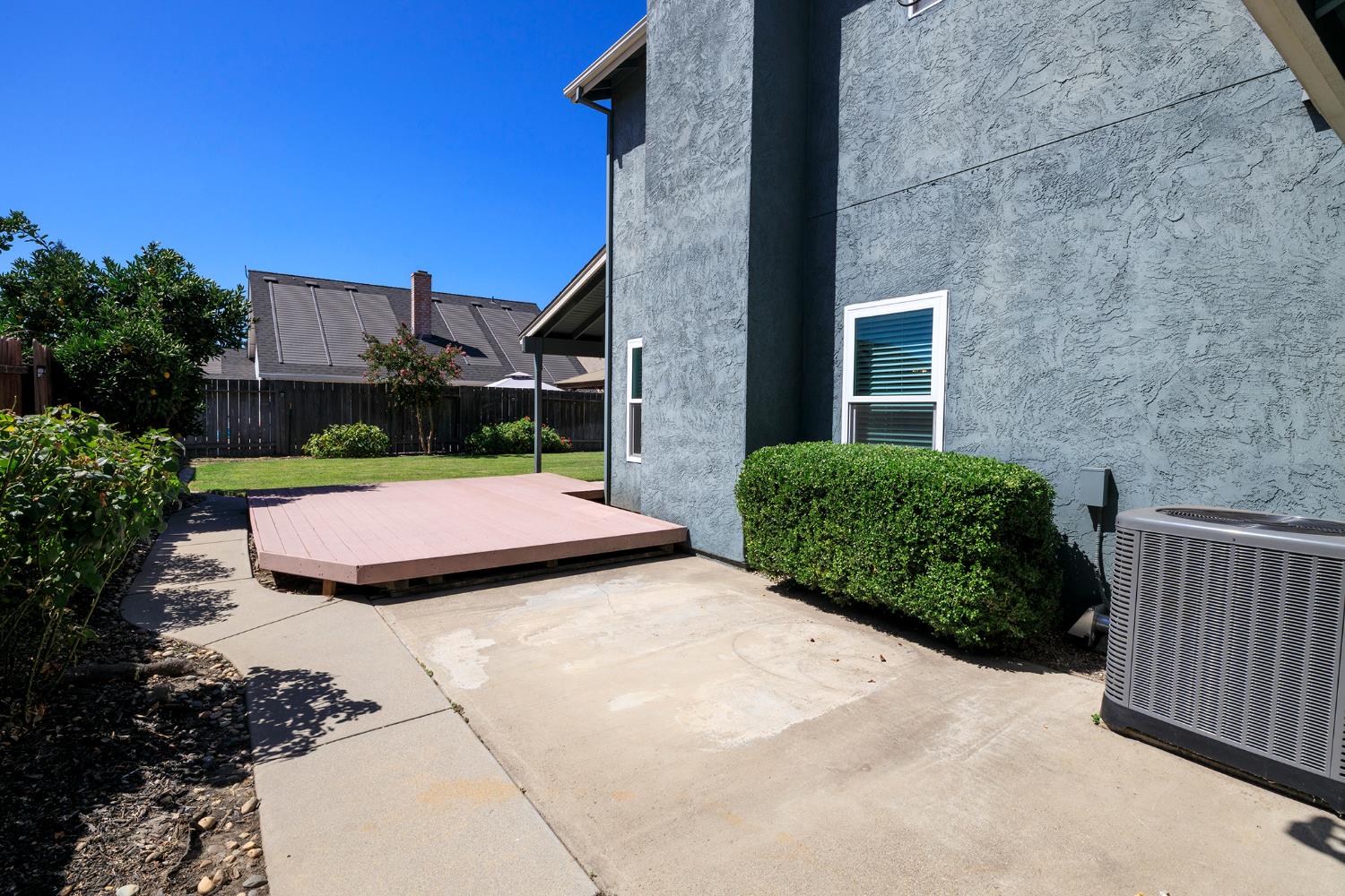 1513 Ullrey Ave, Escalon, CA 95320
