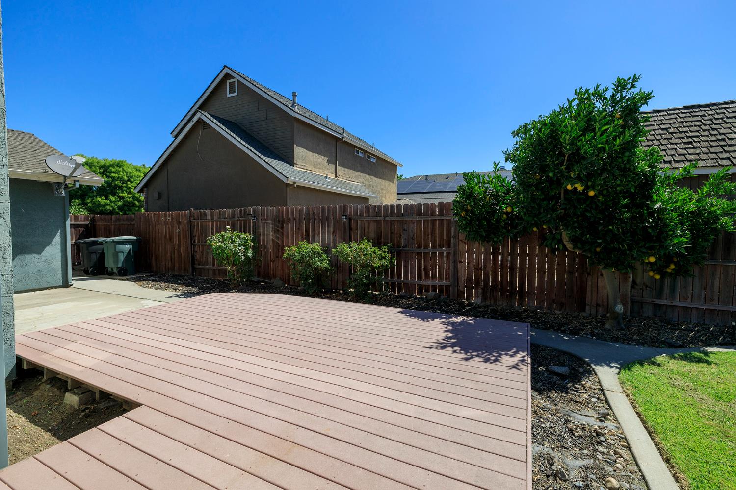 1513 Ullrey Ave, Escalon, CA 95320