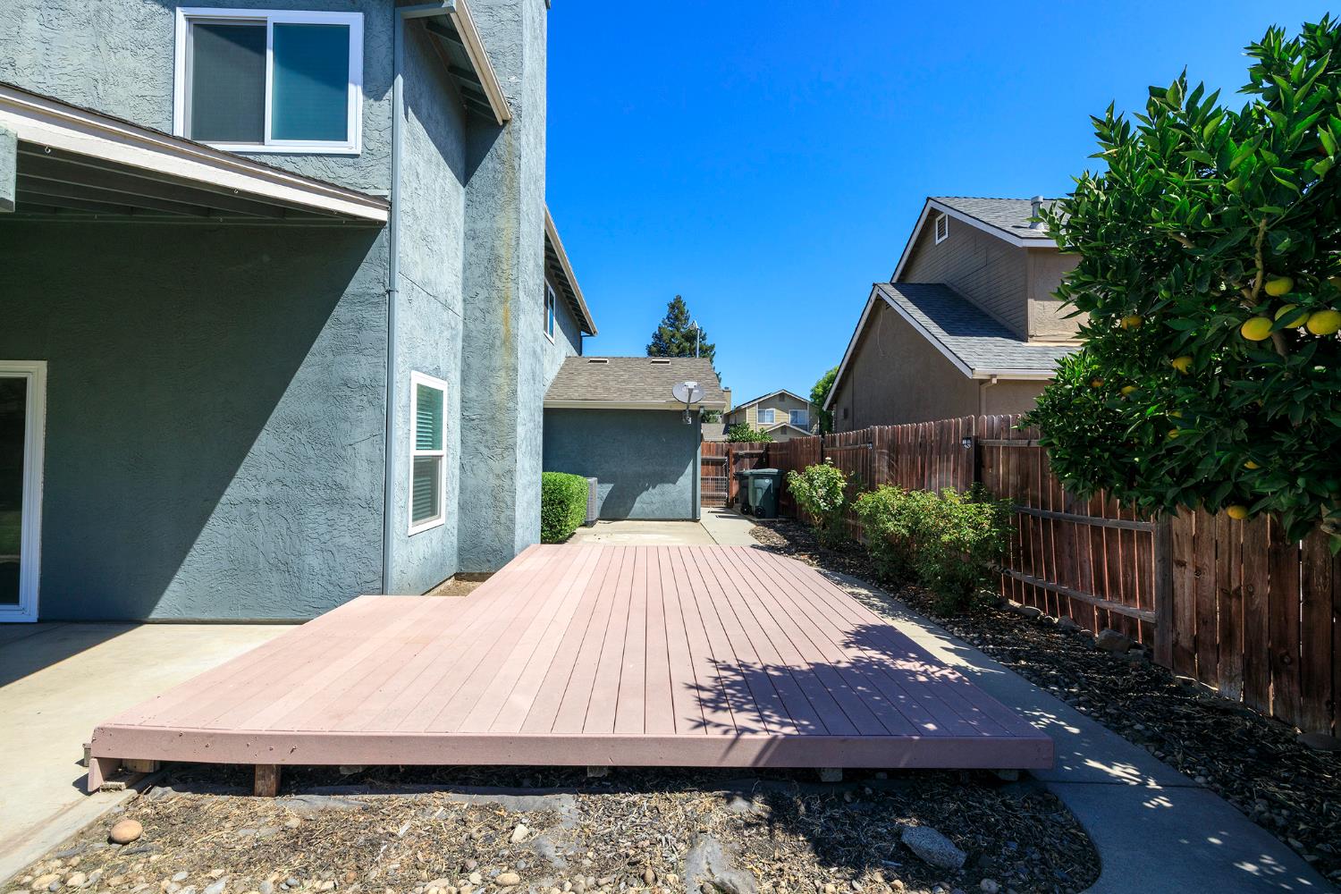 1513 Ullrey Ave, Escalon, CA 95320