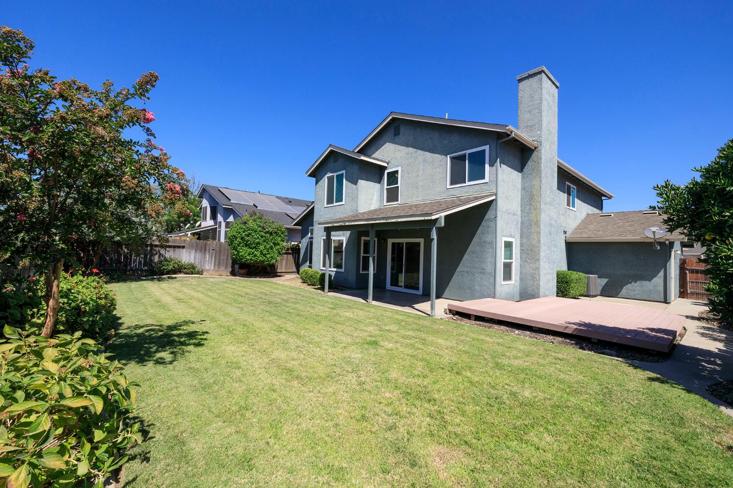 1513 Ullrey Ave, Escalon, CA 95320