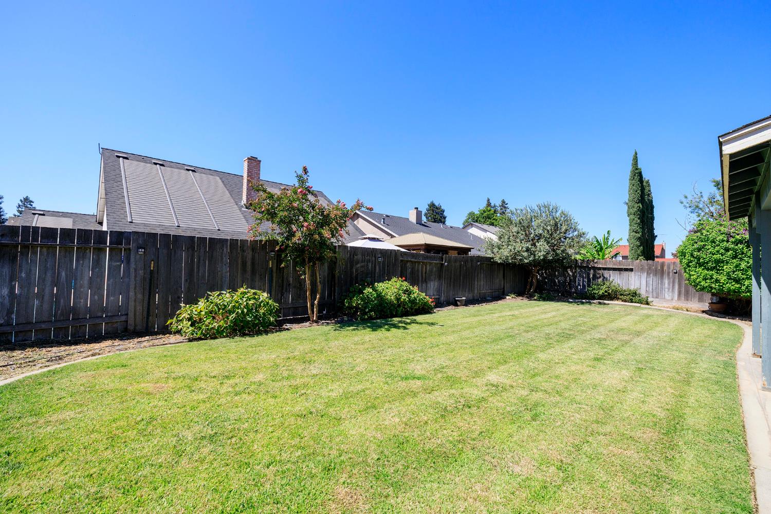 1513 Ullrey Ave, Escalon, CA 95320