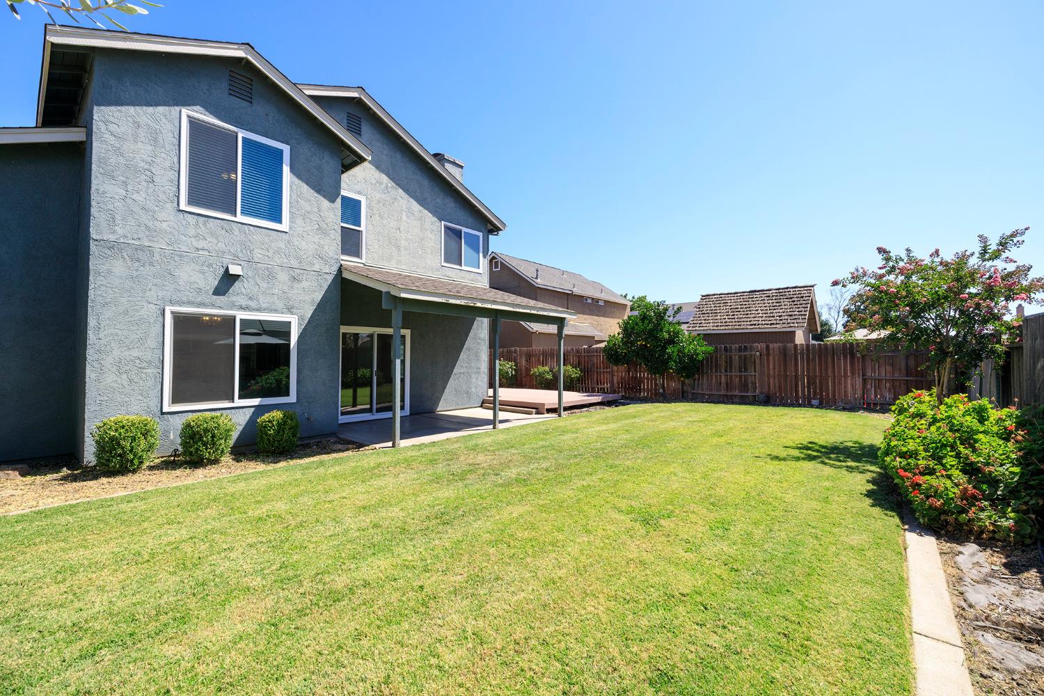 1513 Ullrey Ave, Escalon, CA 95320