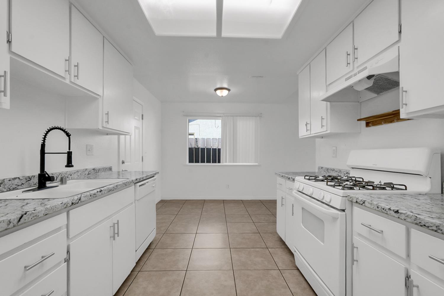 2122 Harrison Ct, Chowchilla, CA 93610