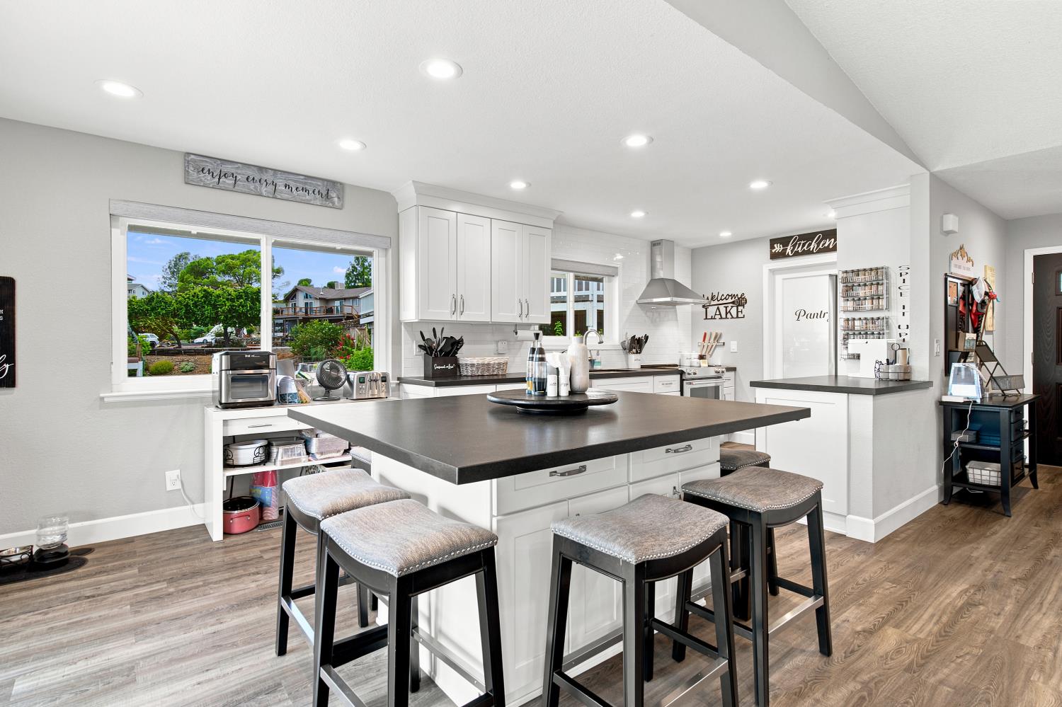 762 Poker Flat Rd, Copperopolis, CA 95228