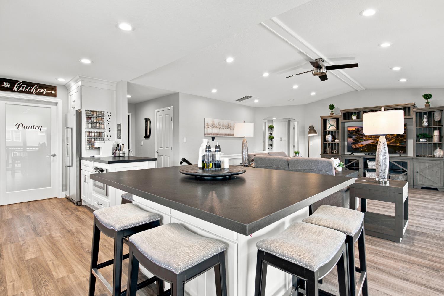 762 Poker Flat Rd, Copperopolis, CA 95228