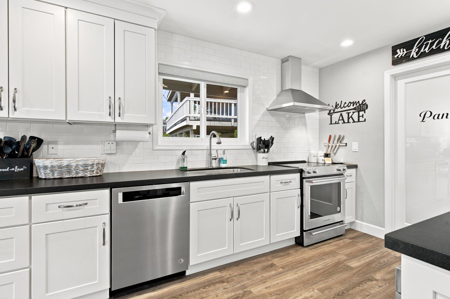 762 Poker Flat Rd, Copperopolis, CA 95228
