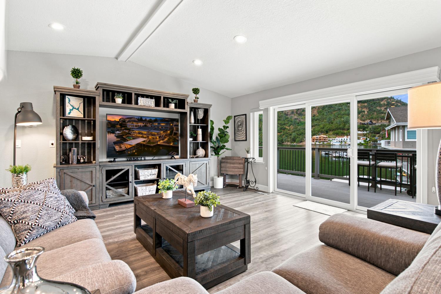 762 Poker Flat Rd, Copperopolis, CA 95228