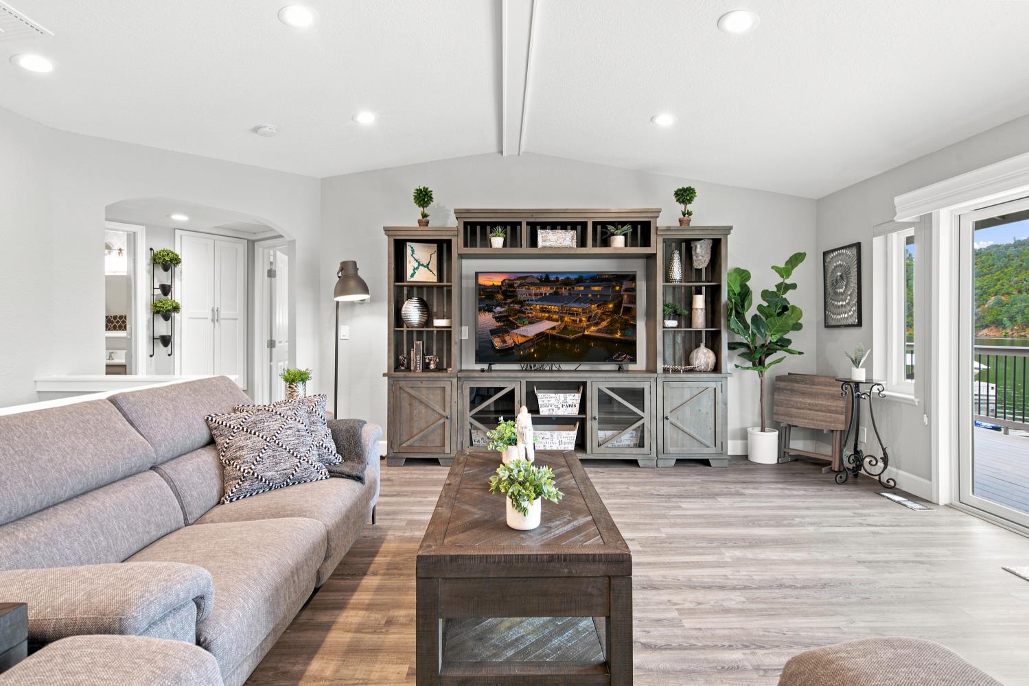762 Poker Flat Rd, Copperopolis, CA 95228