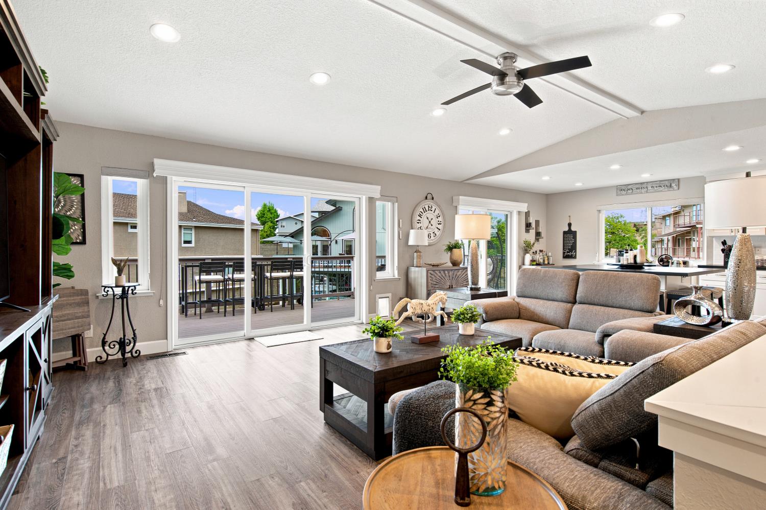 762 Poker Flat Rd, Copperopolis, CA 95228