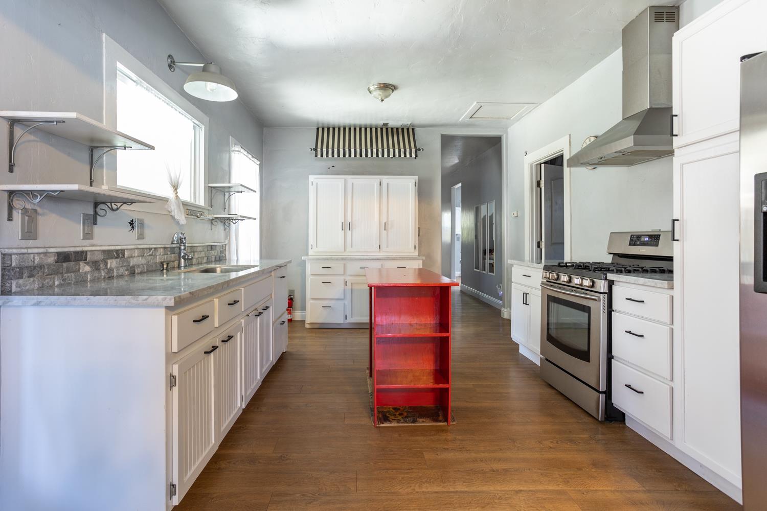 184 Stanislaus Ave, Oakdale, CA 95361