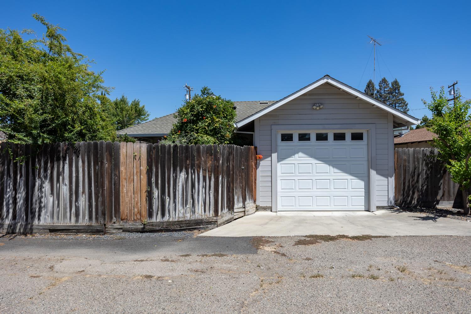 184 Stanislaus Ave, Oakdale, CA 95361