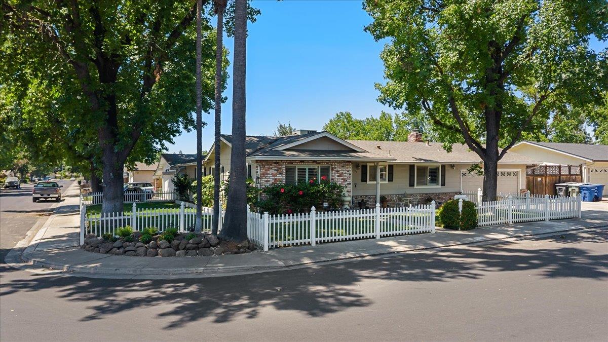 1013 Landee Way, Modesto, CA 95355