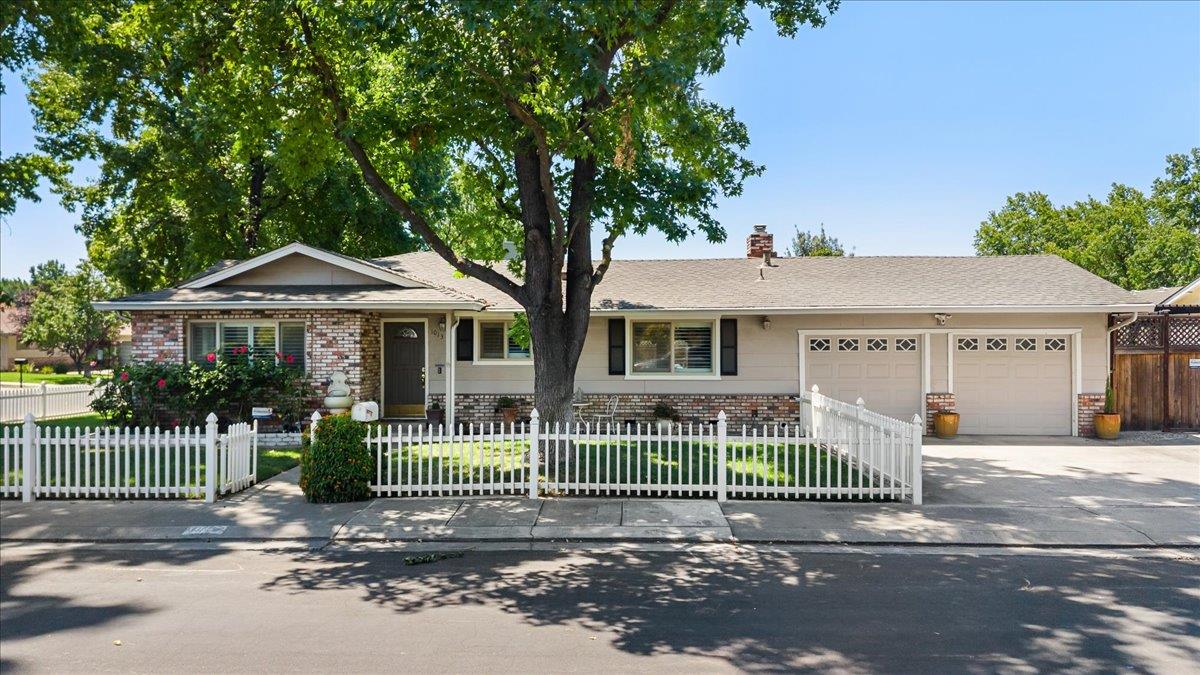 1013 Landee Way, Modesto, CA 95355